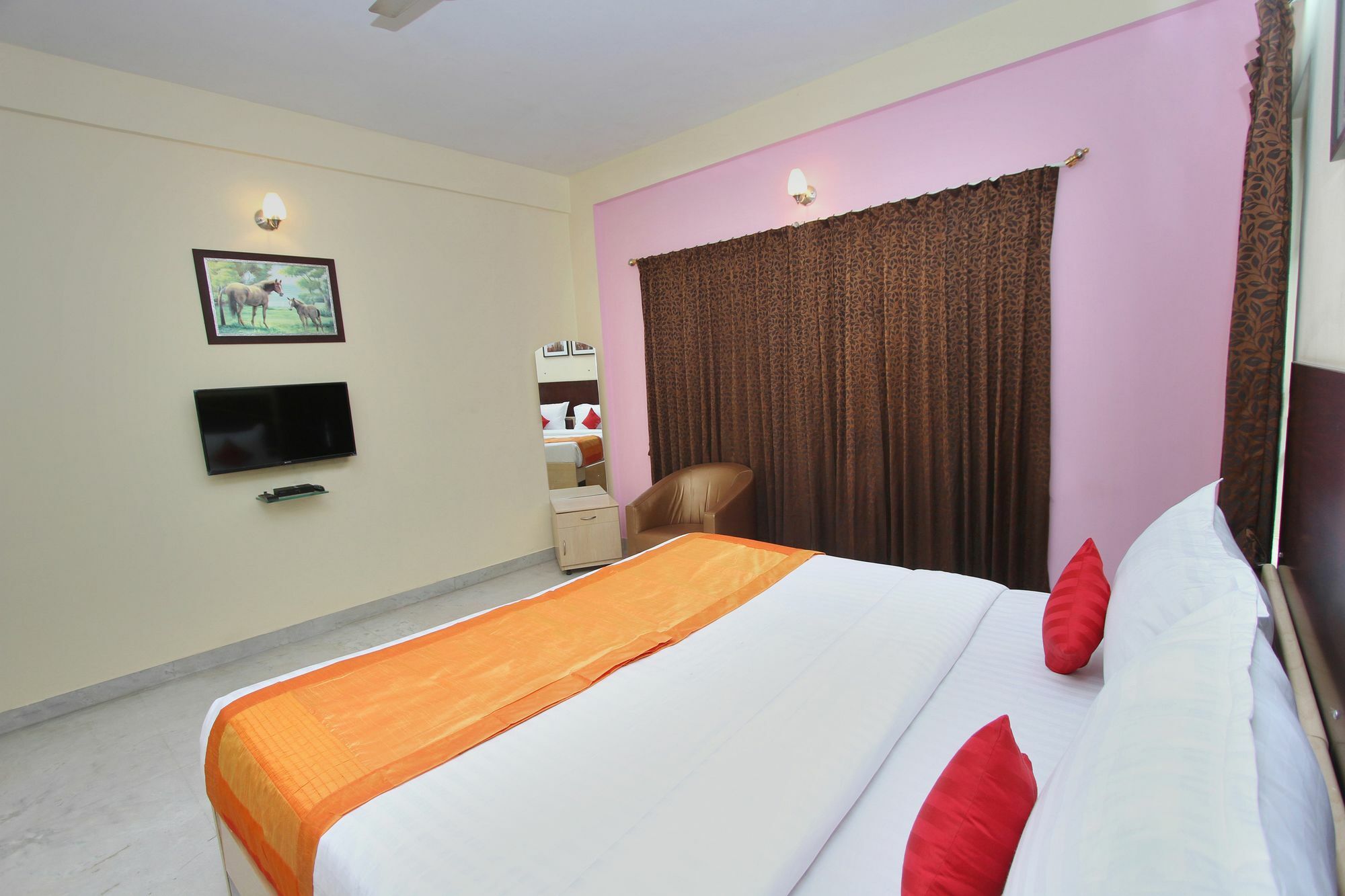 Capital O 5379 The Roy Grand Inns Bangalore Luaran gambar