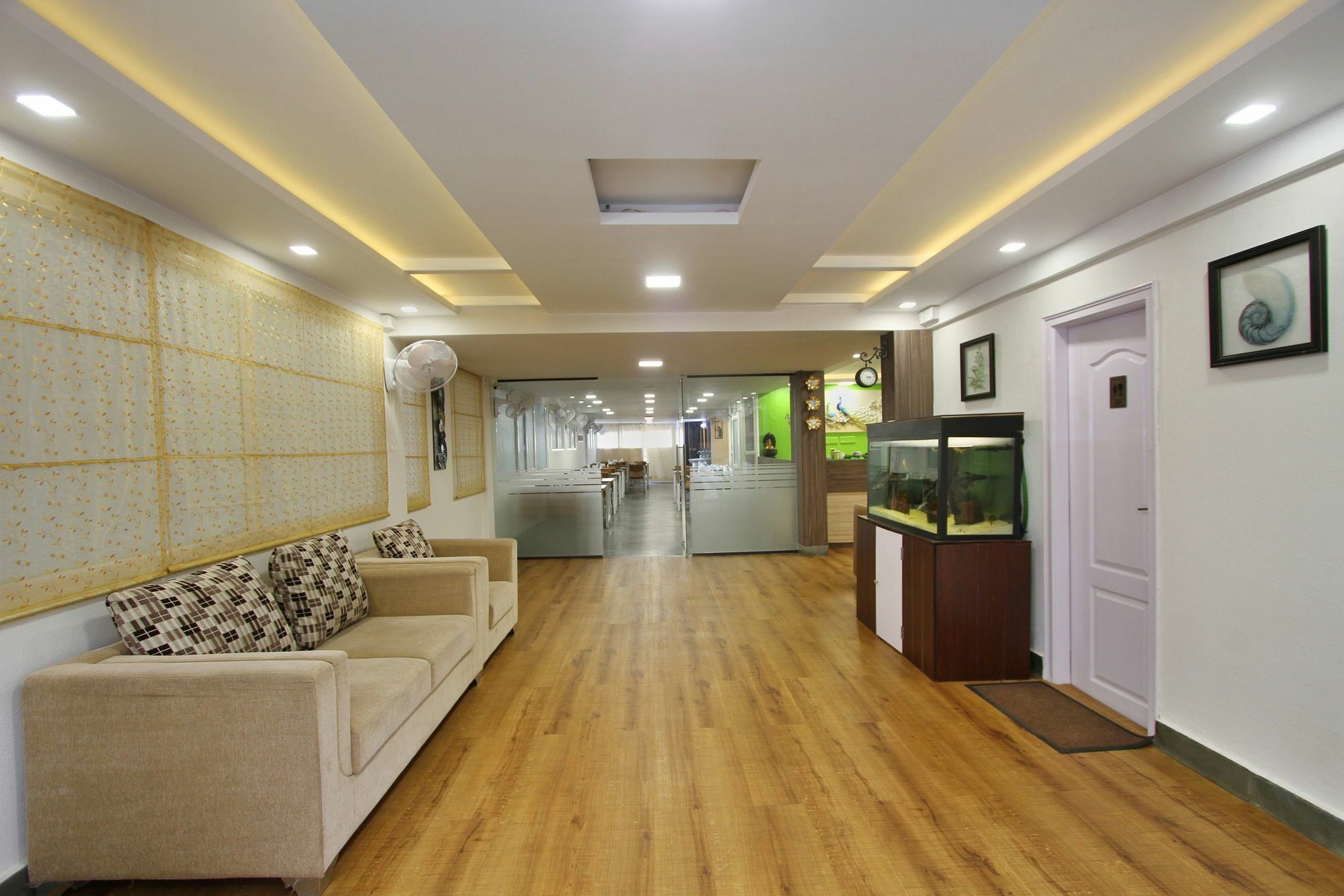 Capital O 5379 The Roy Grand Inns Bangalore Luaran gambar