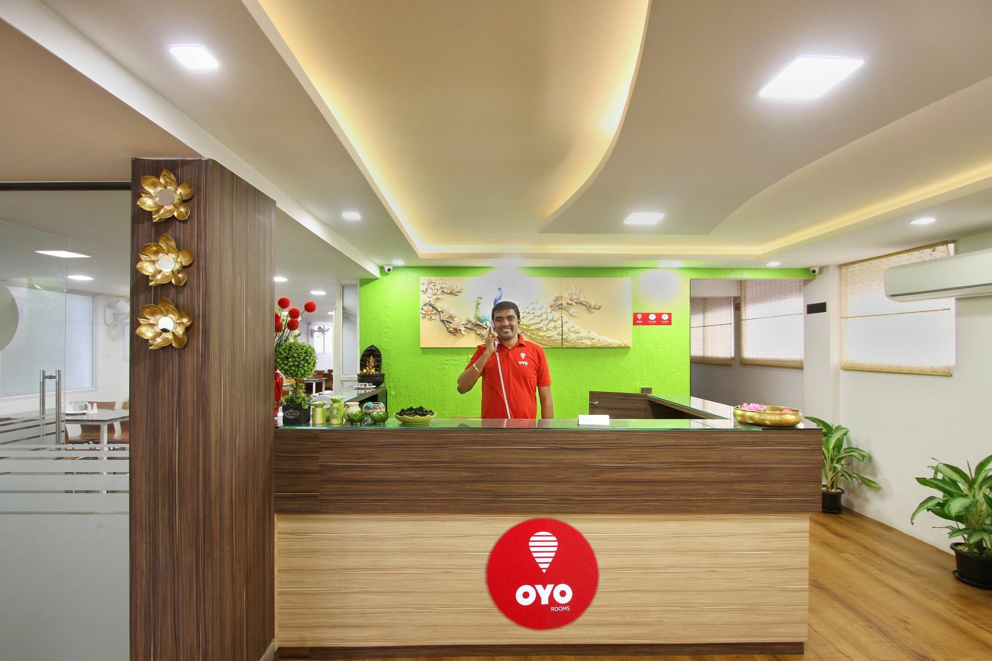 Capital O 5379 The Roy Grand Inns Bangalore Luaran gambar