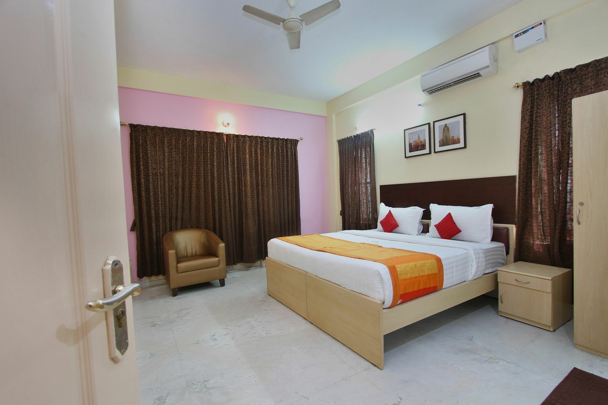 Capital O 5379 The Roy Grand Inns Bangalore Luaran gambar