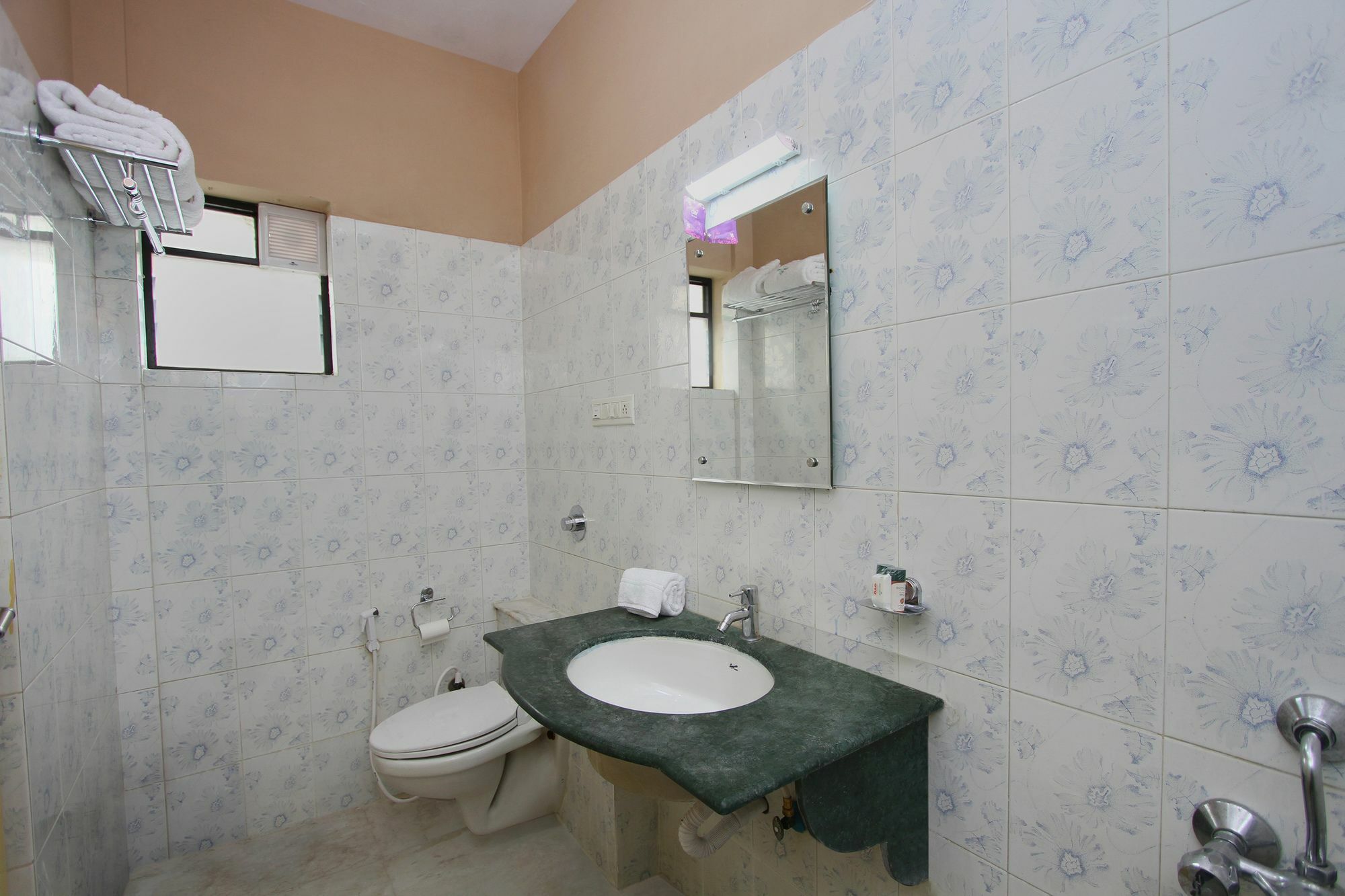Capital O 5379 The Roy Grand Inns Bangalore Luaran gambar
