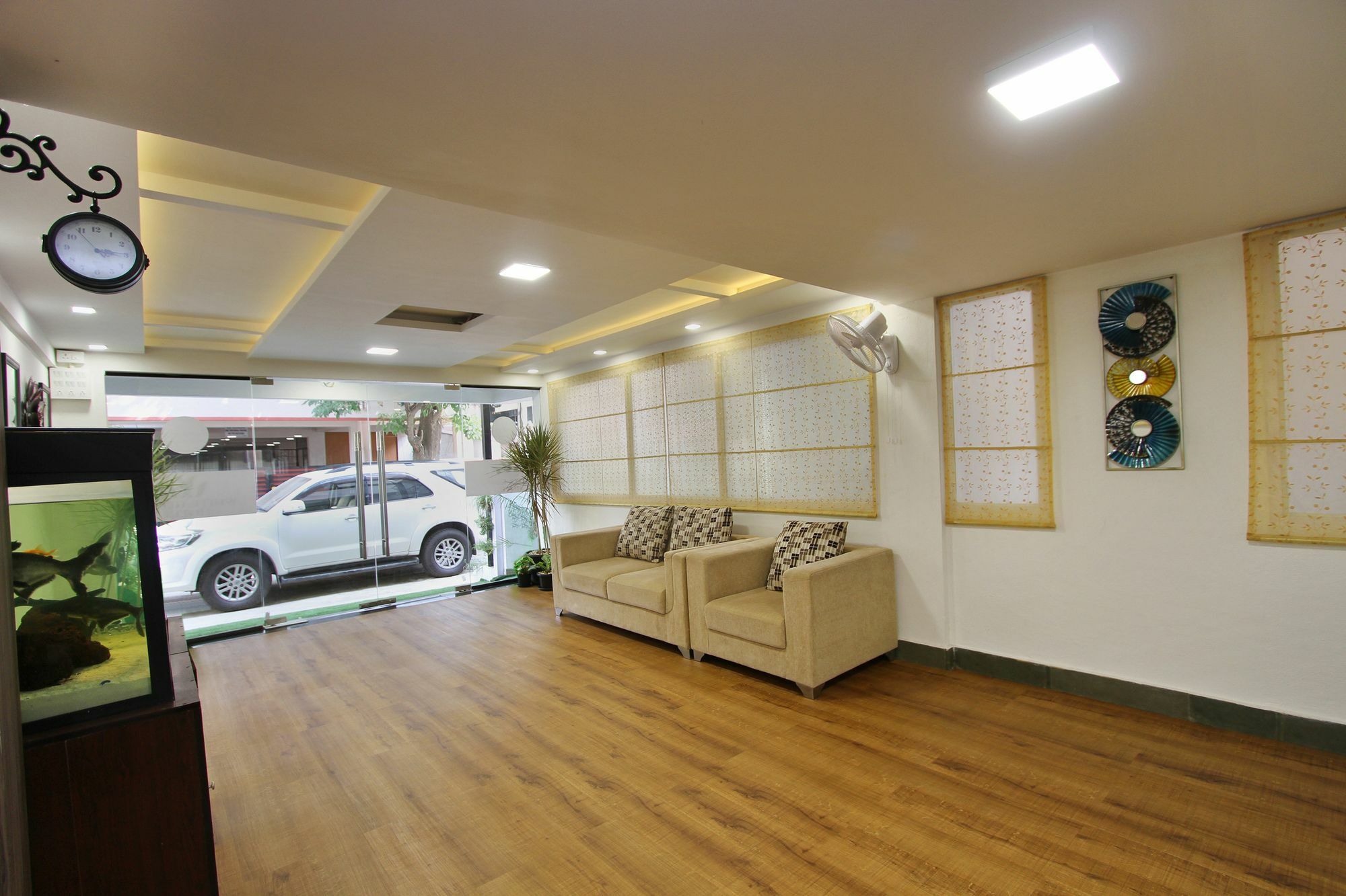 Capital O 5379 The Roy Grand Inns Bangalore Luaran gambar