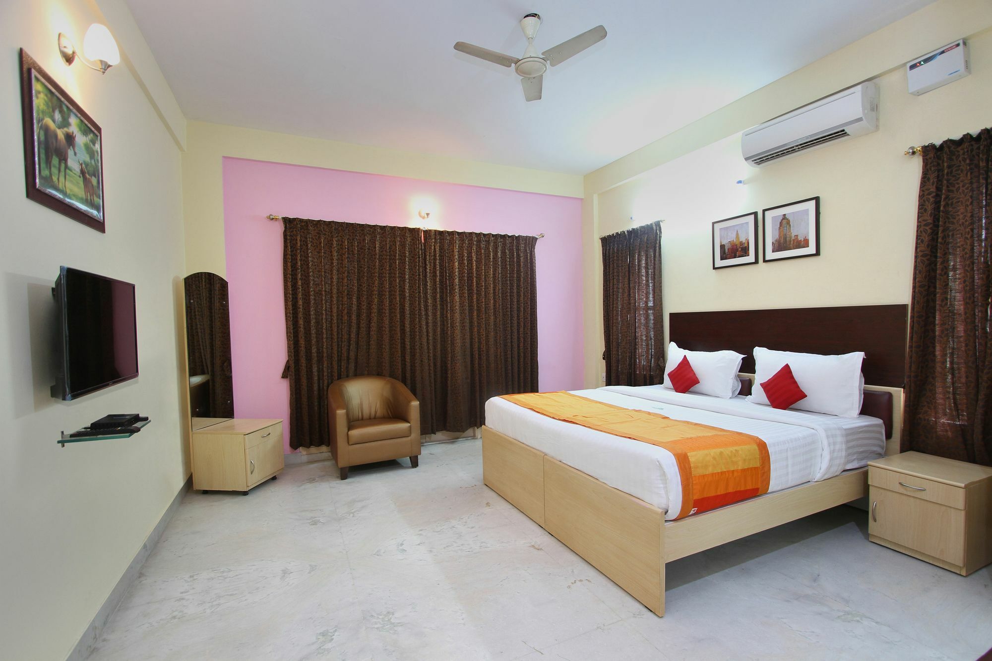Capital O 5379 The Roy Grand Inns Bangalore Luaran gambar