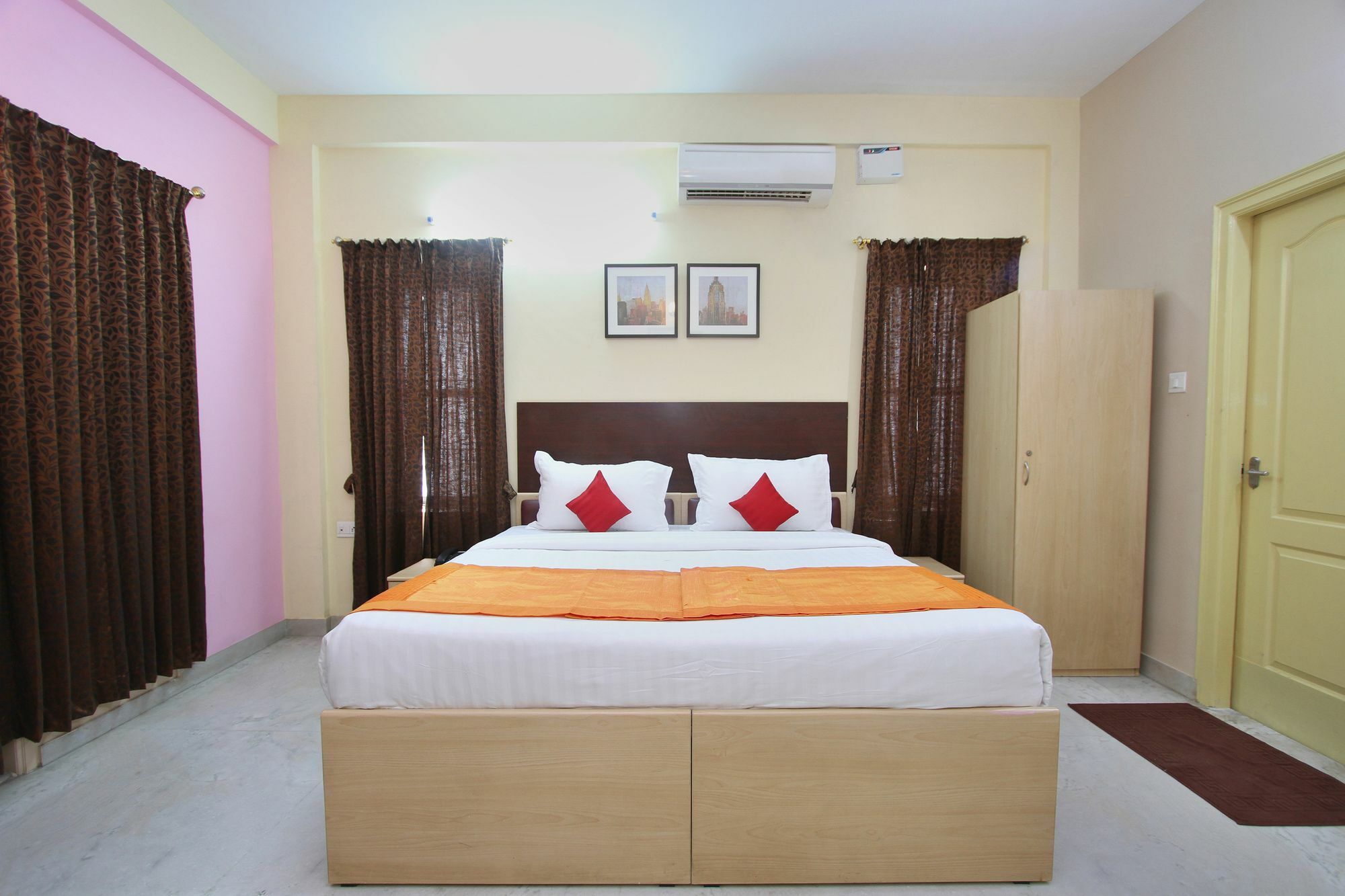 Capital O 5379 The Roy Grand Inns Bangalore Luaran gambar