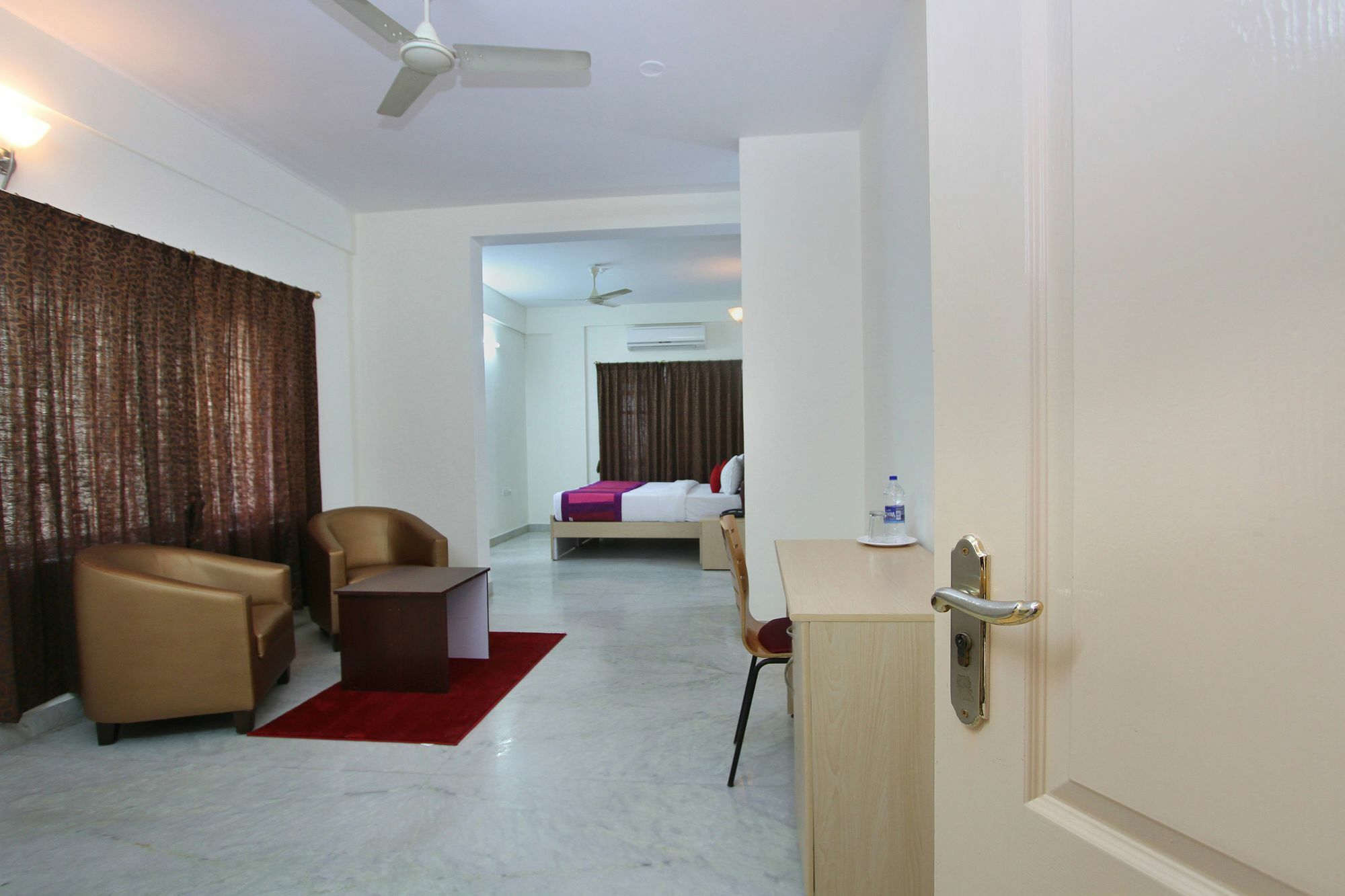 Capital O 5379 The Roy Grand Inns Bangalore Luaran gambar