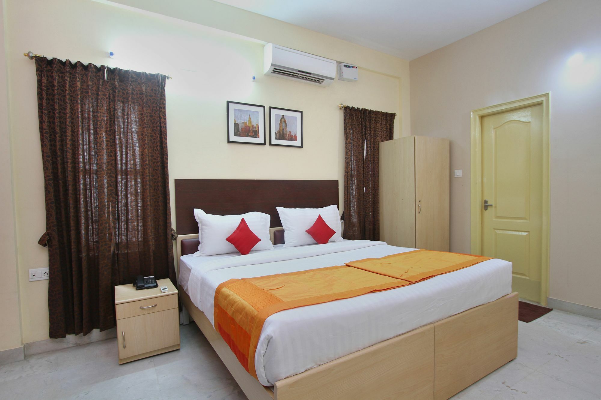 Capital O 5379 The Roy Grand Inns Bangalore Luaran gambar