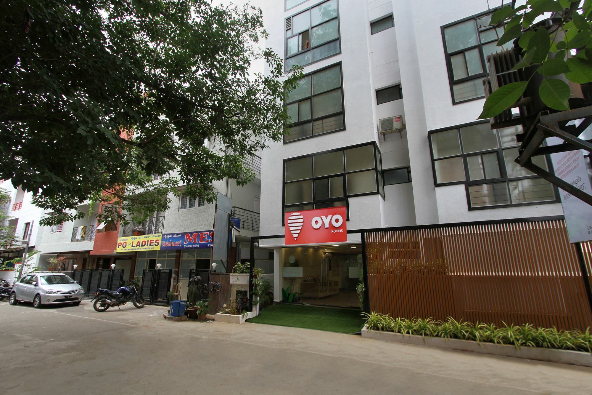 Capital O 5379 The Roy Grand Inns Bangalore Luaran gambar