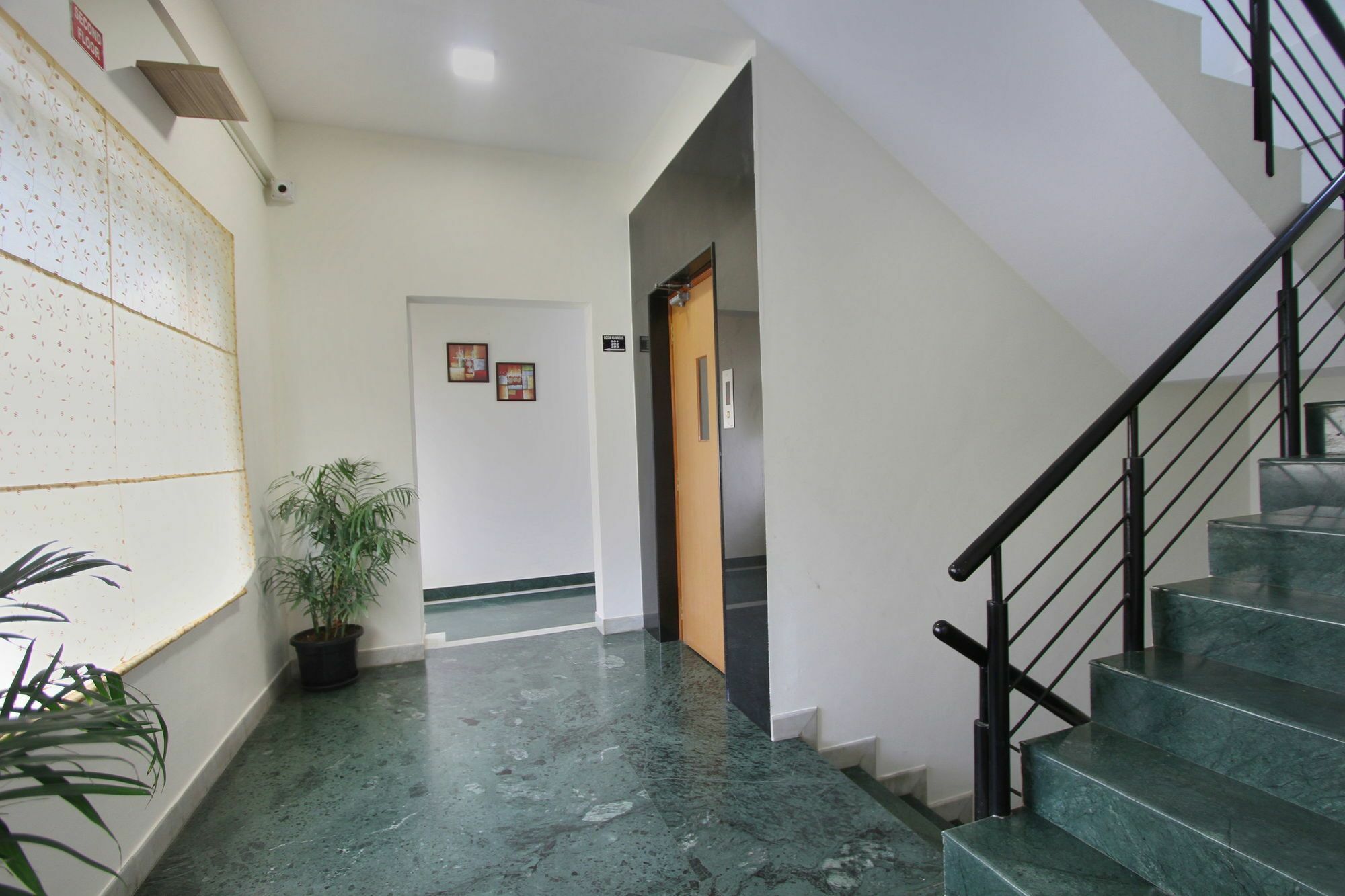 Capital O 5379 The Roy Grand Inns Bangalore Luaran gambar